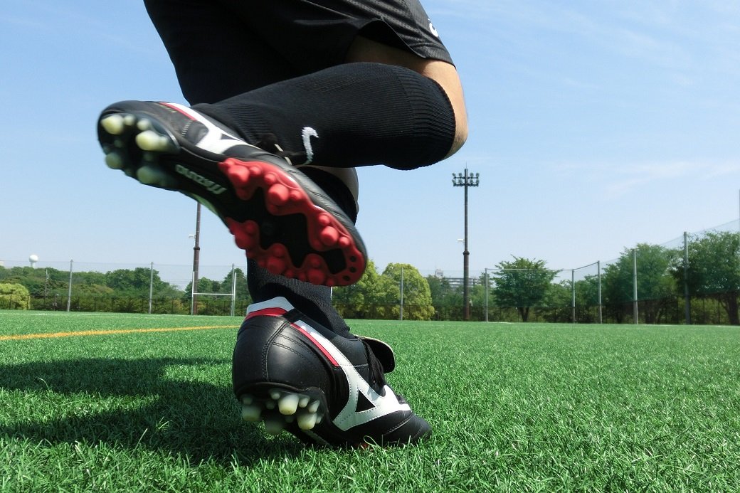 レビュー】 ミズノ モレリア2TM (人工芝用モレリア) 評価 : Kohei's