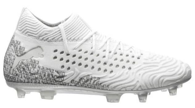 日本代表MF堂安律が特別仕様のPUMAフューチャー19.1を着用