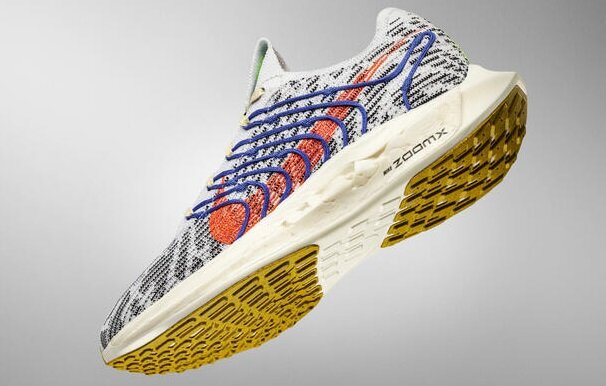 リサイクル素材を使用したNIKEスパイク「マーキュリアルヴェイパー