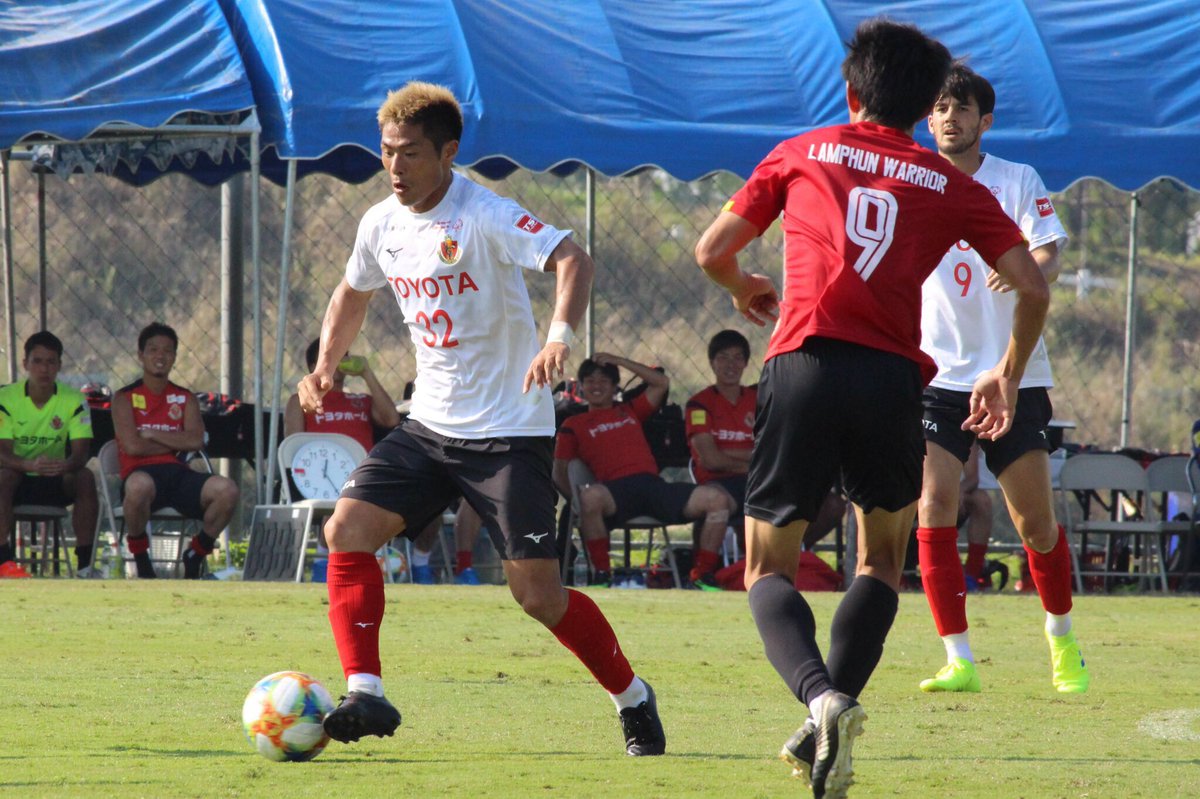 名古屋FW赤﨑秀平が着用するブラックアウトスパイクはミズノのレビュラ