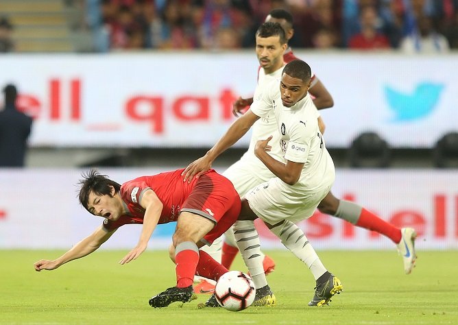 中島翔哉がブラックアウトスパイクを着用！正体はミズノ「レビュラ3