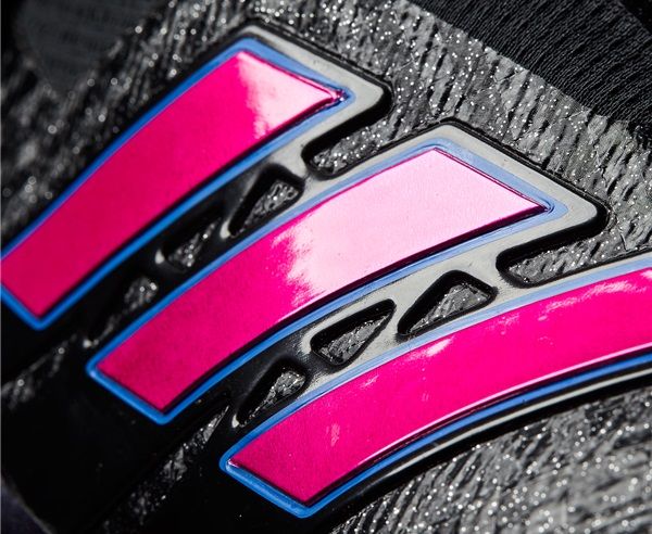 黒×ピンク】 新色 エース17+ ピュアコントロール FG/AG 海外で登場