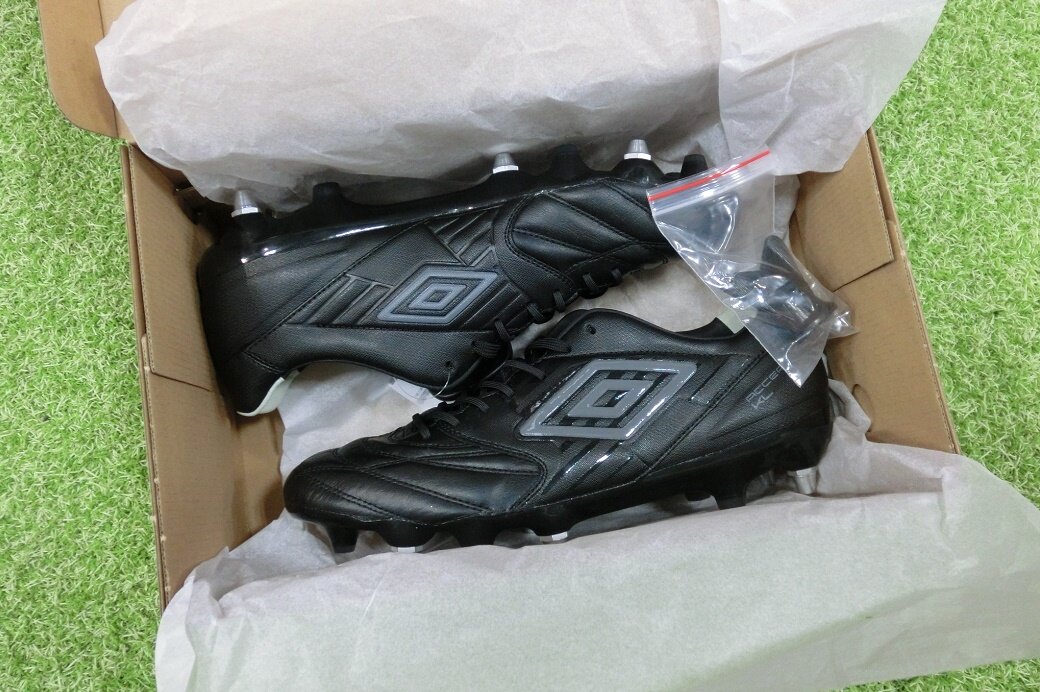 アンブロスパイクの取替え式スタッドが一部店舗で単品市販開始