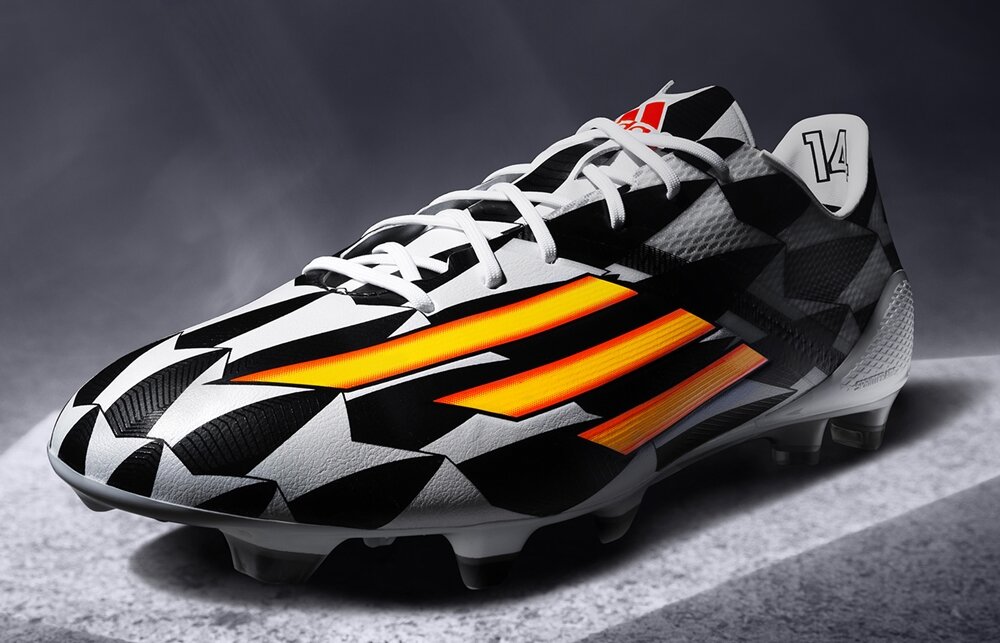 復刻版「F50アディゼロ 4 FG」のバトルパックが正式公開 復刻版「F50アディゼロ 4 FG」のバトルパックが正式公開