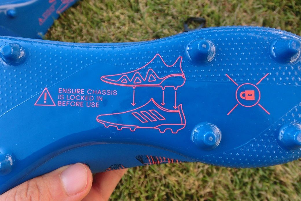 アディダス GLITCH (グリッチ) 16 FG/AG を購入したので開封してみた