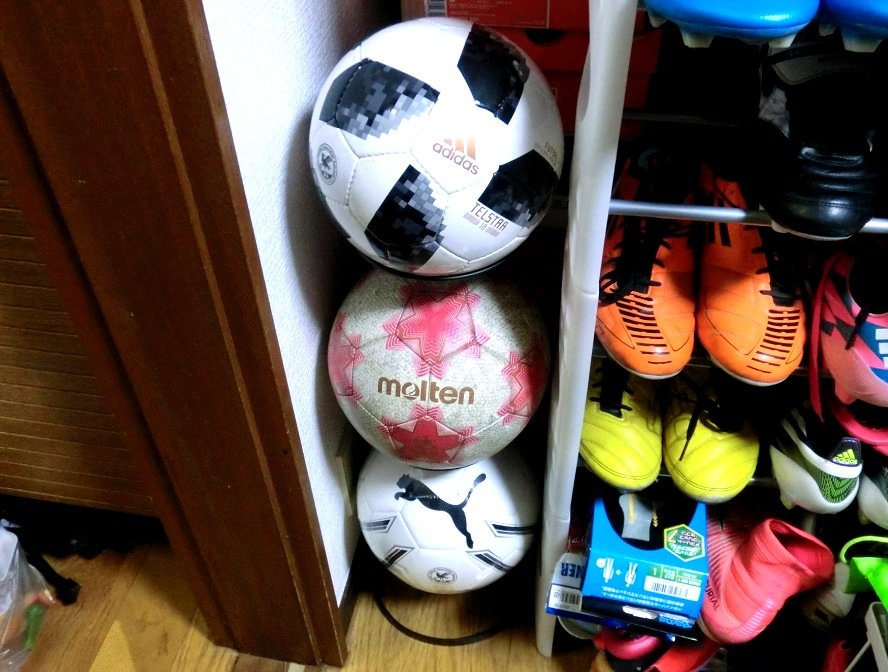 3つのサッカーボールをスッキリ収納する方法 ボールスタンドが便利すぎる Kohei S Blog サッカースパイク情報ブログ