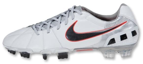 Jリーガーのスパイク変更 2011 : Kohei's BLOG サッカースパイク情報ブログ