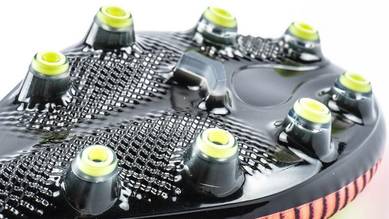人工芝用AGソール】 マーキュリアルスーパーフライ V AG-PRO 登場