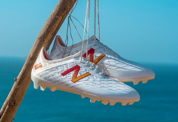サディオ・マネ限定着用スパイク、ニューバランス「FURON V5 サディオ・マネ限定着用スパイク、ニューバランス「FURON V5