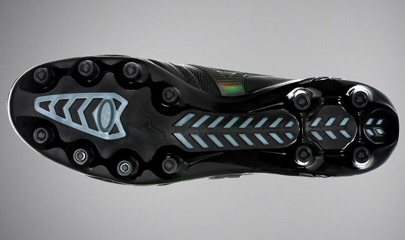 ミズノ「モレリアネオ3」と「モレリア2」に黒の海外限定カラーが