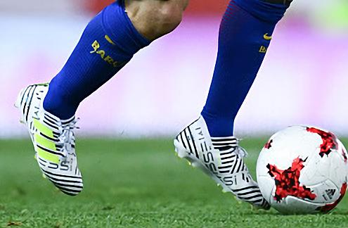 メッシが履いているネメシス17 1fg Agは特別仕様 Kohei S Blog サッカースパイク情報ブログ