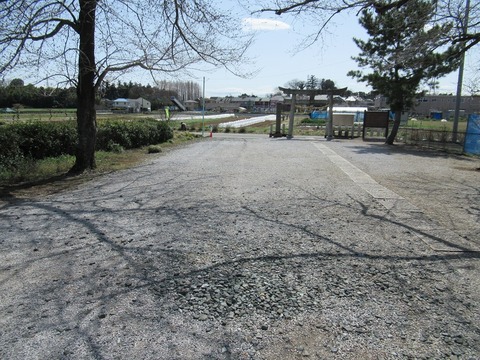 参拝者用駐車場全景