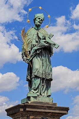 480px-Prague_07-2016_Charles_Bridge_John_of_Nepomuk_statue_img1