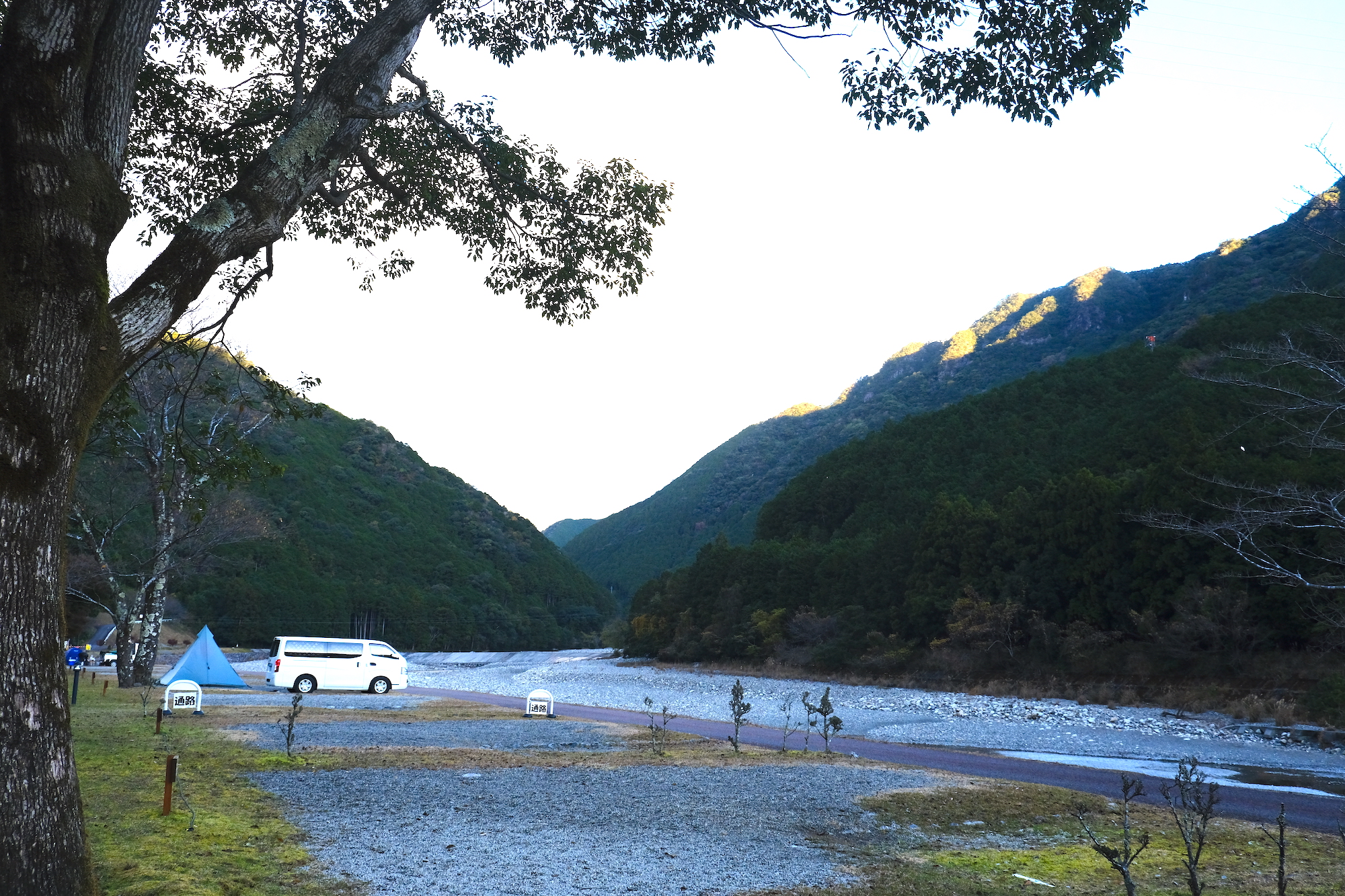 奇跡の川を見ながらキャンプができる場所 : 原っぱに昼寝 Powered by ライブドアブログ