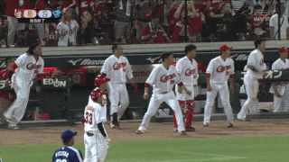 カープ新井さんのサヨナラ勝ちに喜ぶ姿wwwww 鯉速 広島東洋カープまとめブログ カープ新井さんのサヨナラ勝ちに喜ぶ姿wwwww 鯉速 広島東洋カープまとめブログ