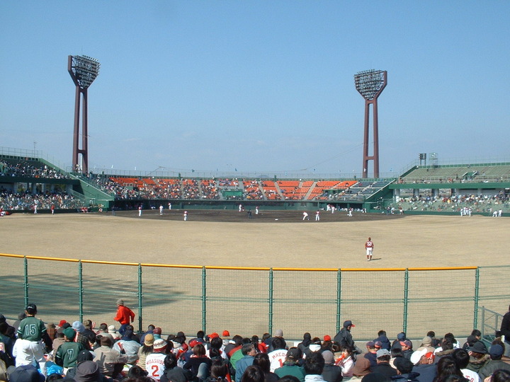 福山市民球場内野席