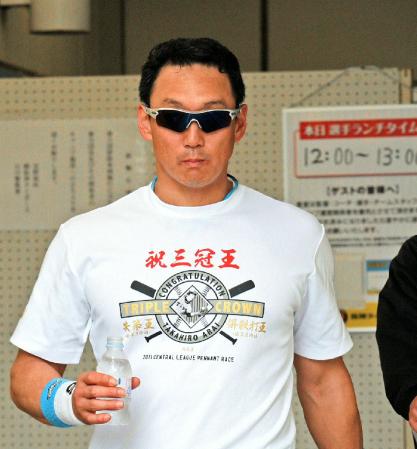 アニキの新井三冠王Tシャツ1
