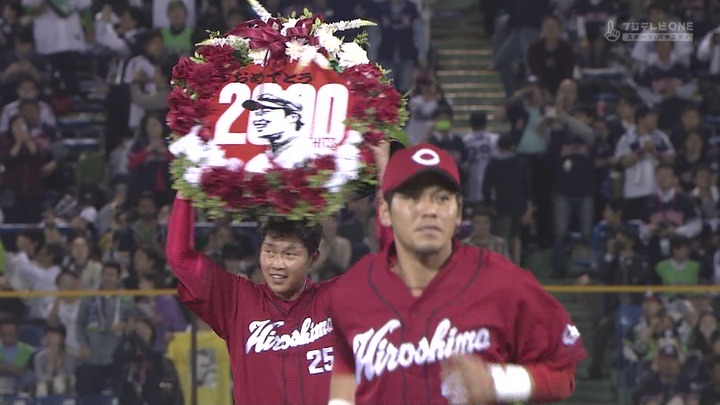 新井2000本安打達成8