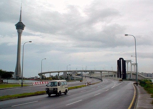 src_12450659