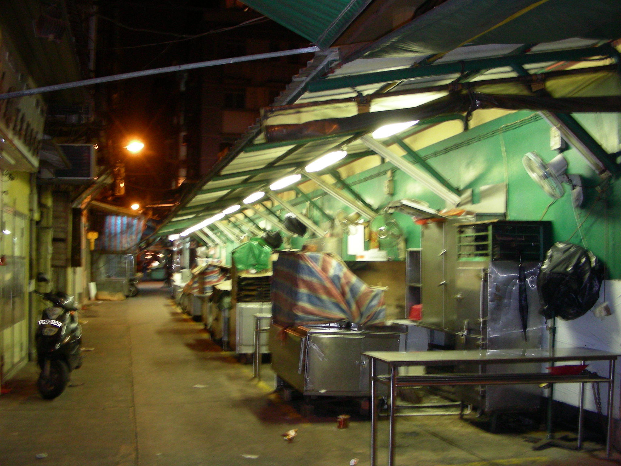雀仔園街市の夜はふけて コイワカメラの「世界の路地裏で（または女たち）」