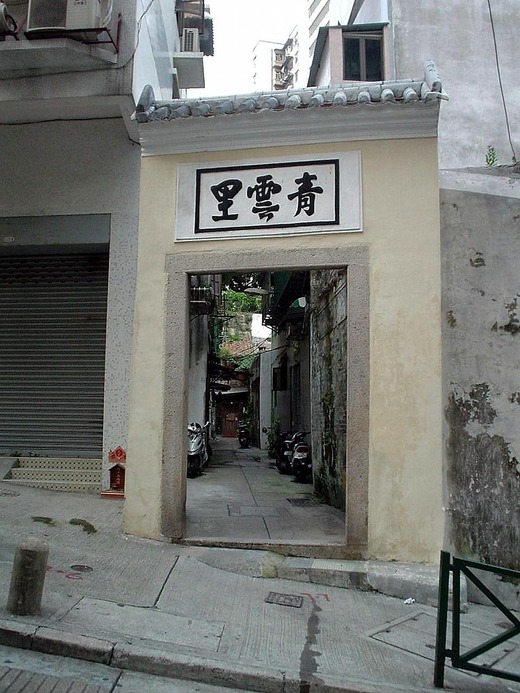 src_10068559