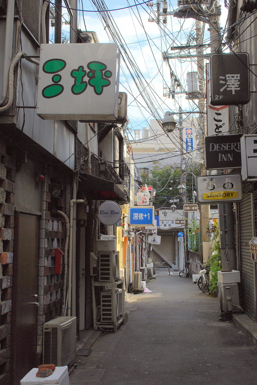 シリーズ 新宿 深夜食堂 ゴールデン街 コイワカメラの 世界の路地裏で または女たち シリーズ 新宿 深夜食堂 ゴールデン街 コイワカメラの 世界の路地裏で または女たち
