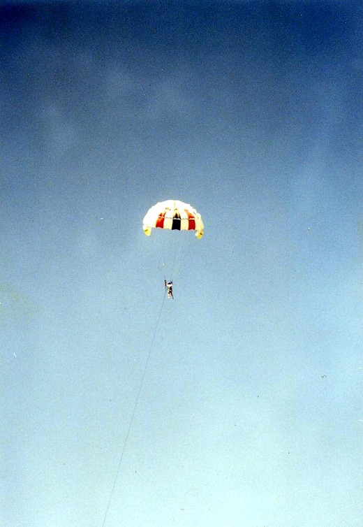 src_10048648
