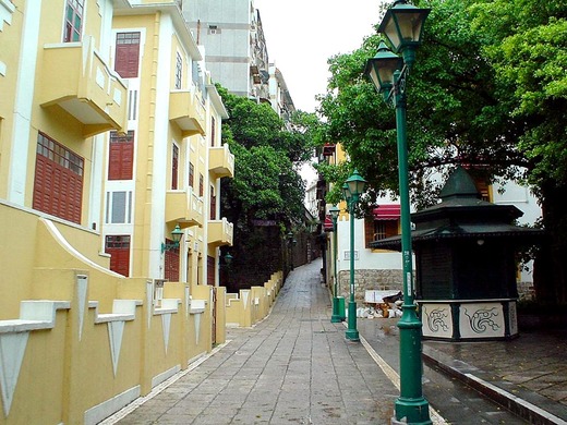 src_10379410
