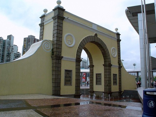 1-src_10396573