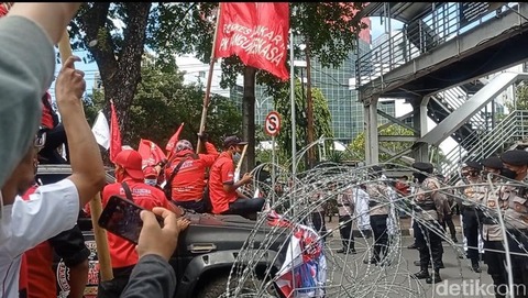 demo-buruh-25-november-2021_169
