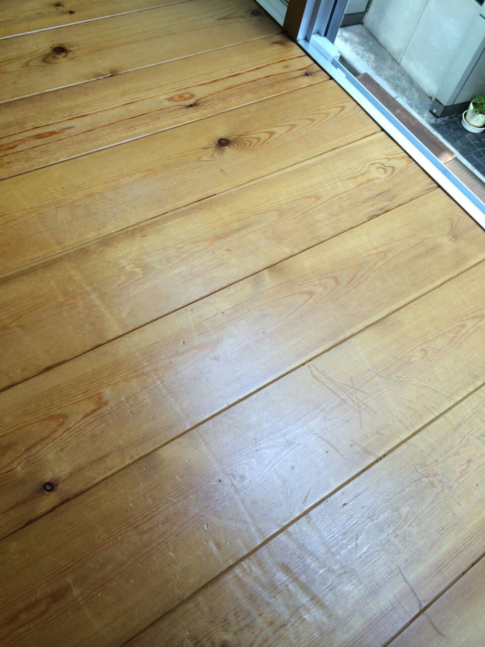 無垢木の床材には蜜蝋ワックス あんなところ のお掃除 無垢木の床材には蜜蝋ワックス あんなところ のお掃除
