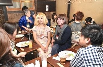 女装で街に笑顔と元気を 須坂でバー開催 ミラクル少年団 女装で街に笑顔と元気を 須坂でバー開催 ミラクル少年団