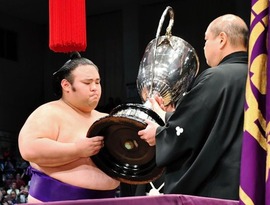 貴景勝　優勝賜杯