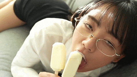 舐めるアイドルの