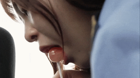 舐めるアイドル