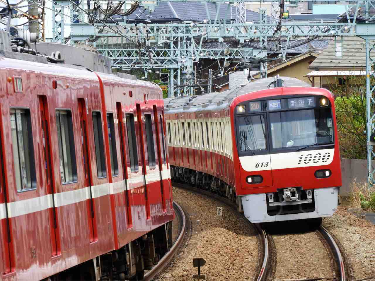 列車がすれ違うときに警笛を鳴らすのはなぜ コクゴ鉄道ニュース