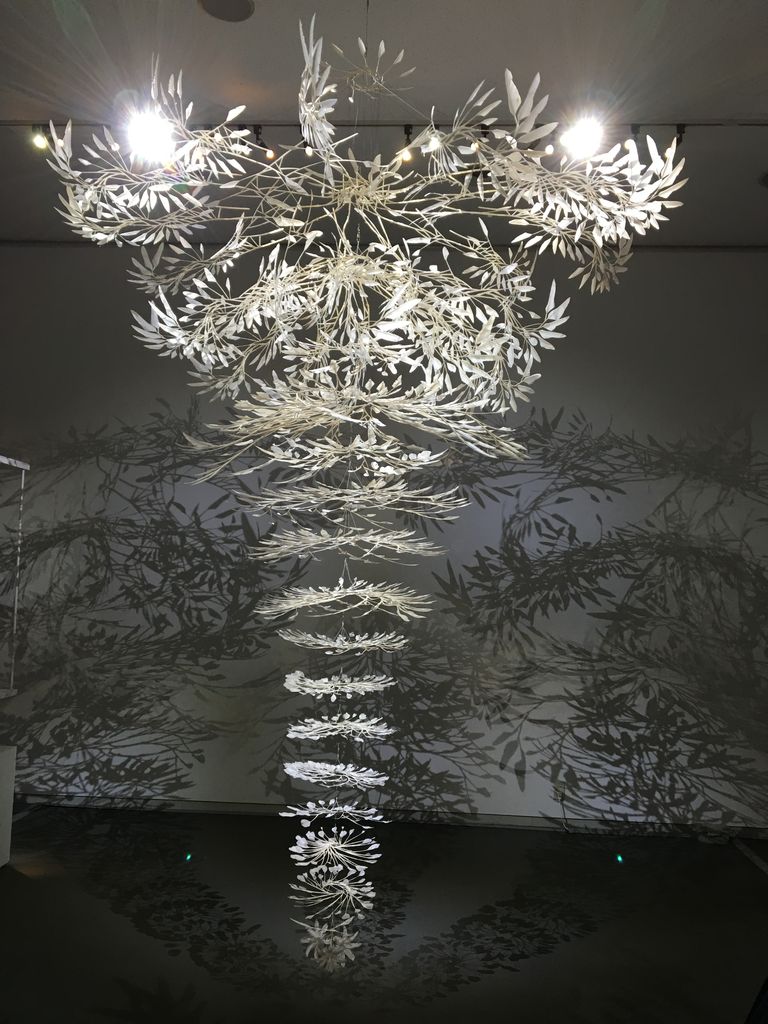 魔法の美術館 光と影のイリュージョン 色々混ぜるとこういう人間になる 魔法の美術館 光と影のイリュージョン 色々混ぜるとこういう人間になる