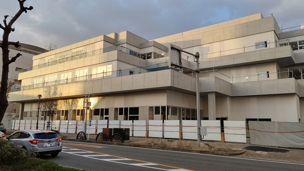 小牧市立図書館1