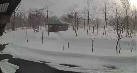 荒れてきて、牽引してから除雪しに行きました