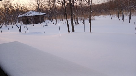 雪は止み、積雪量は27㎝、氷点下が続いています。