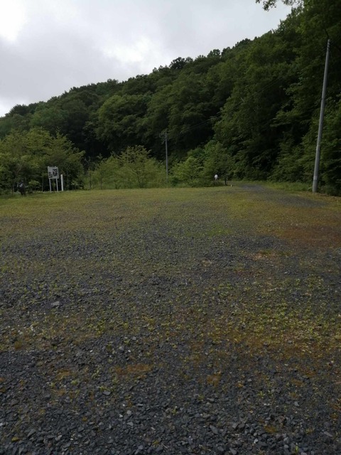 ご遺族のお一人が草刈りを手づだってくださいました