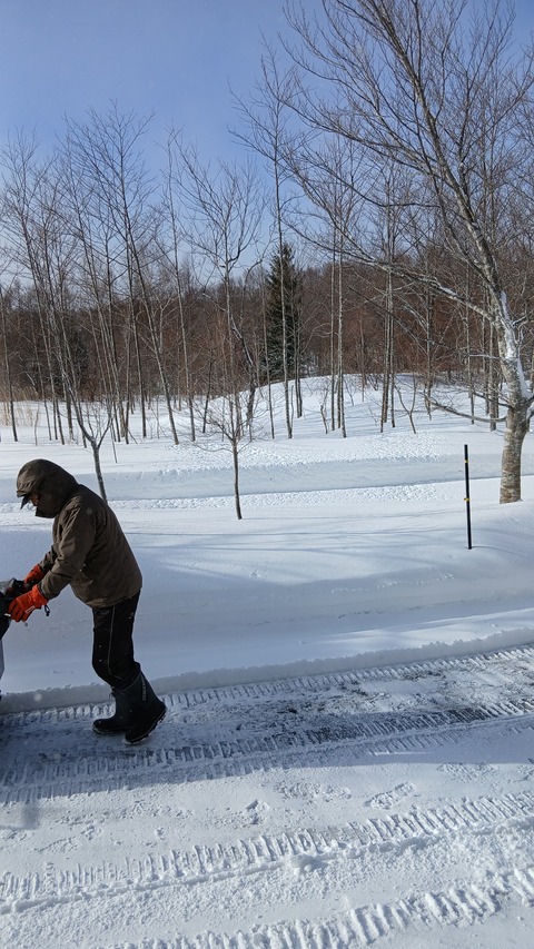 毎日、除雪に薪仕事をしています