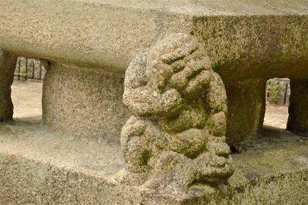 石仏、鬼、彫刻、鬼神、石 石仏、鬼、彫刻、鬼神、石 鬼が築いた石段を登る「熊野磨崖仏