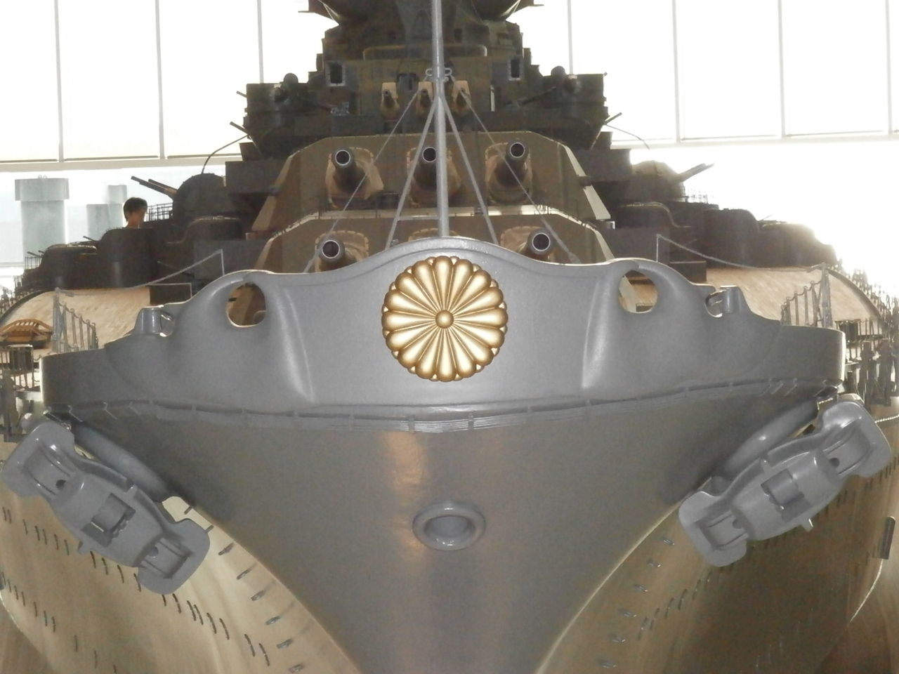 大和艦首ご紋章