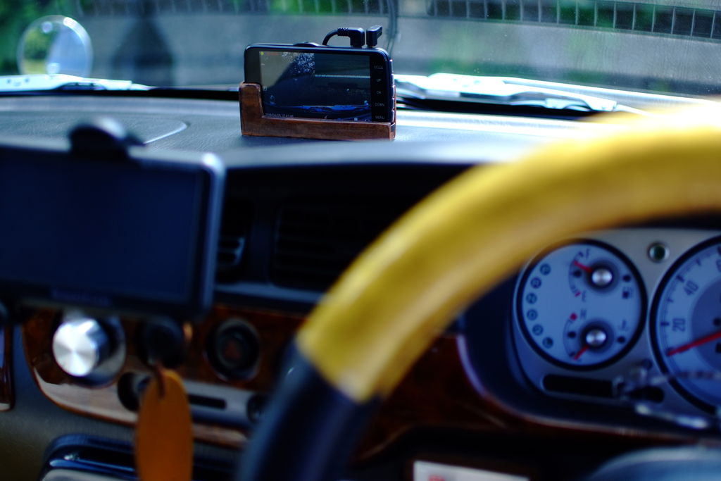 クラシックカメラ風 ドライブレコーダーホルダーを自作する コモリ夫妻