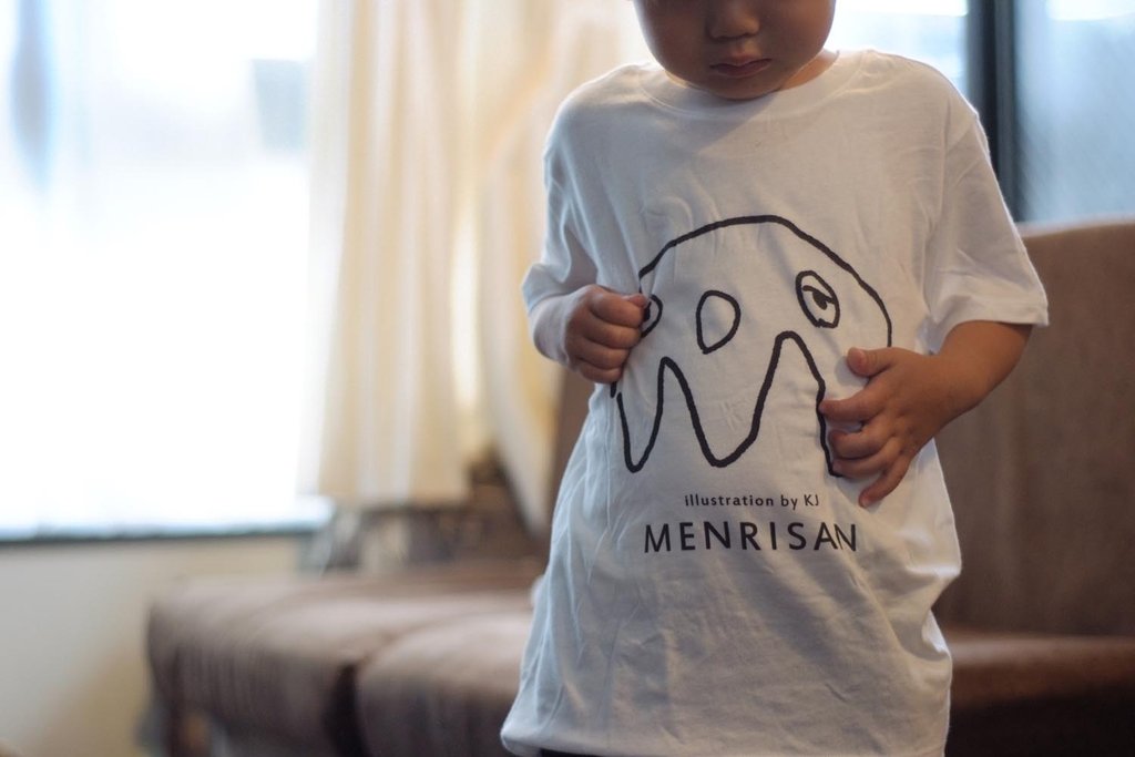 子どもの描いた絵をtシャツに コモリ夫妻