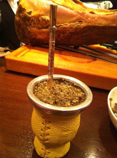 15アルゼンチン回し飲みで絆を深める