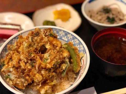 『いちごや』海老かき揚げ丼ランチ