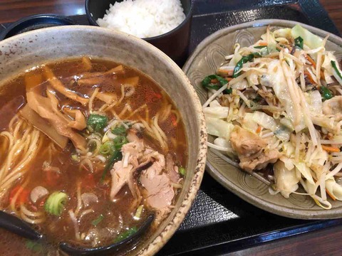 『五味八珍』週替りランチのたっぷり新鮮野菜炒めとらーめんのセット