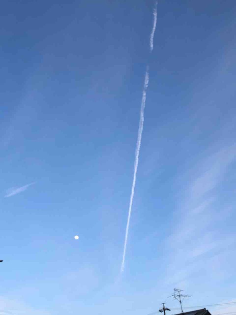 江南市上空 飛行機雲